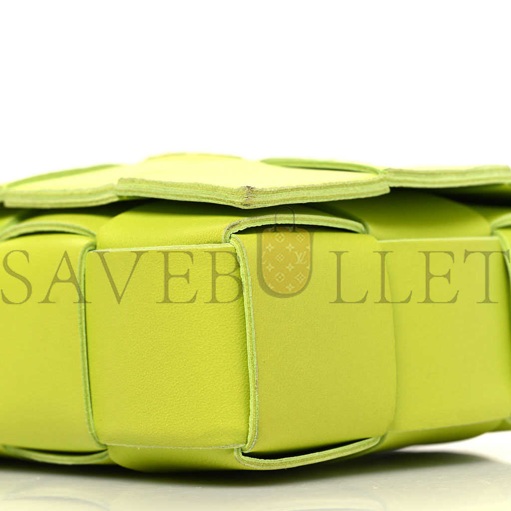 bo*te*ga Ve*ne*ta lambskin maxi intrecciato cassette crossbody bag acid kiwi (23*15*5.5cm)