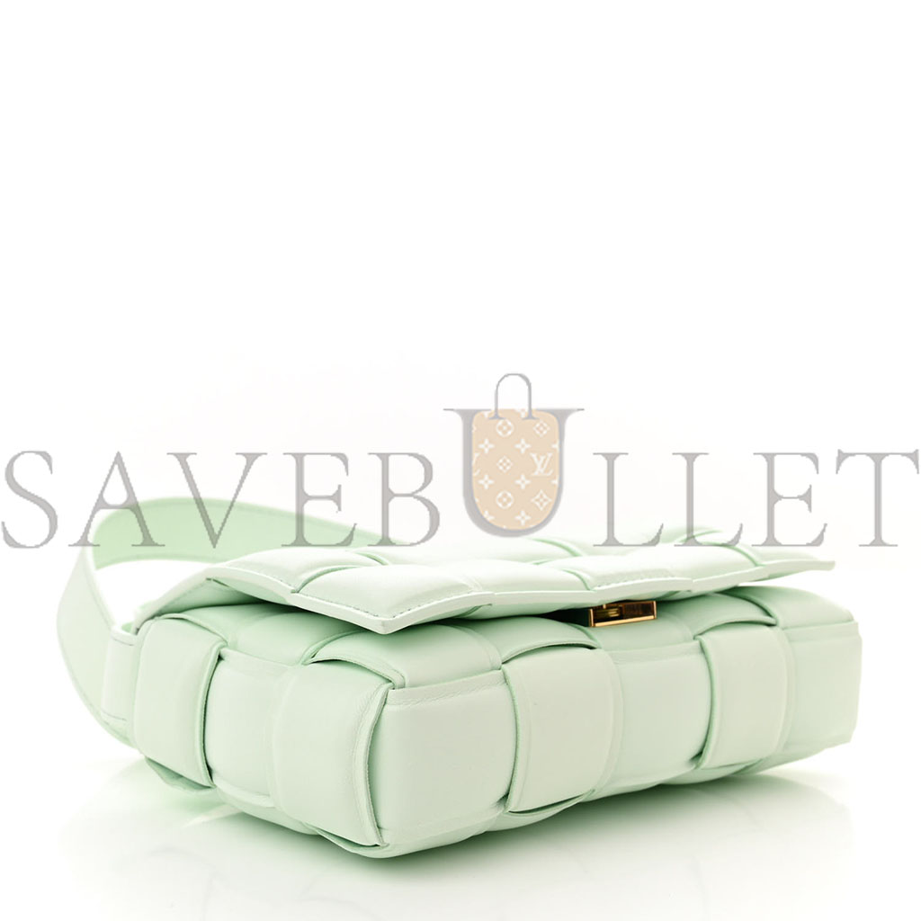 bo*te*ga Ve*ne*ta nappa maxi intrecciato small padded cassette crossbody bag glacier (19*12*5cm)