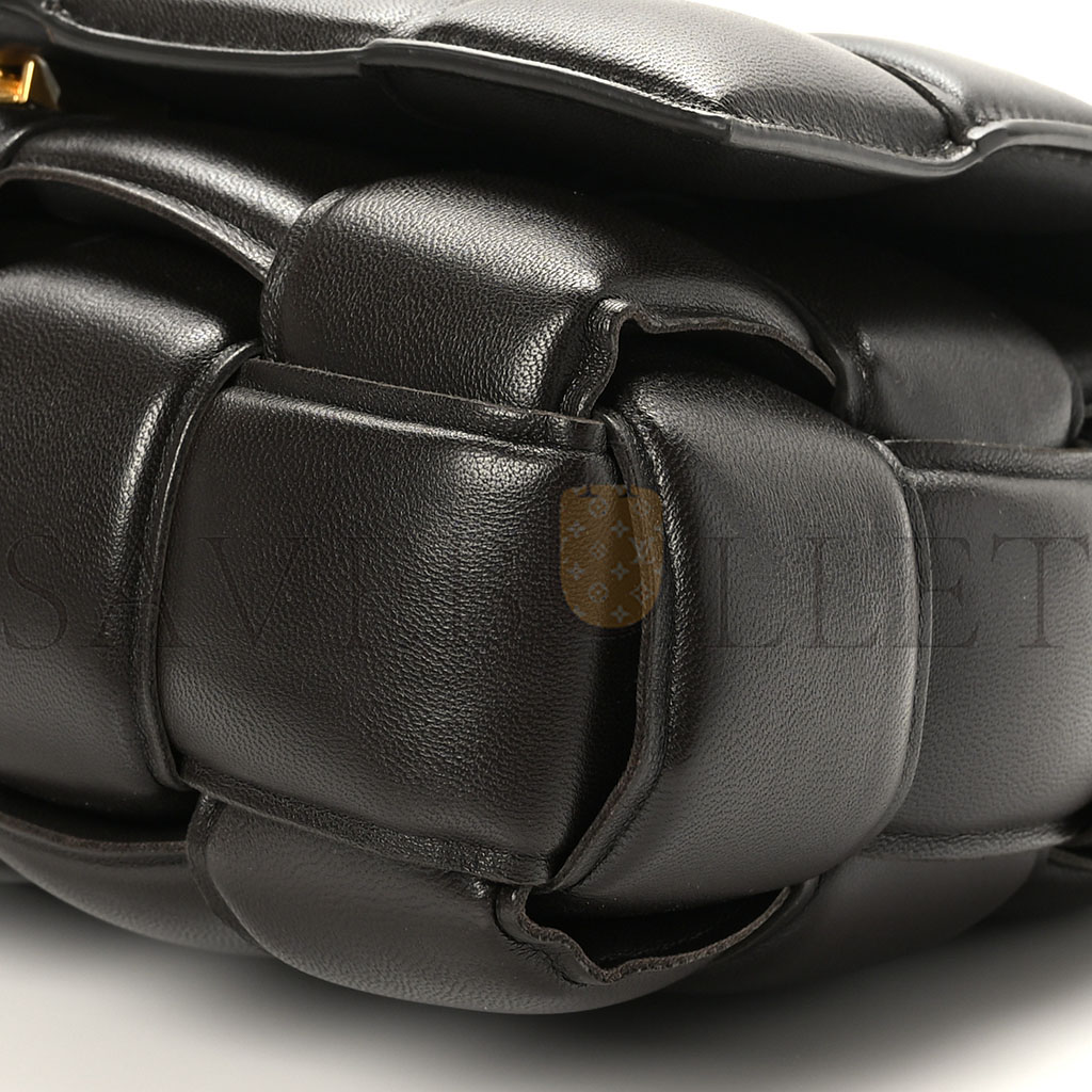 bo*te*ga Ve*ne*ta lambskin maxi intrecciato padded chain cassette crossbody bag black (25*17*8cm)