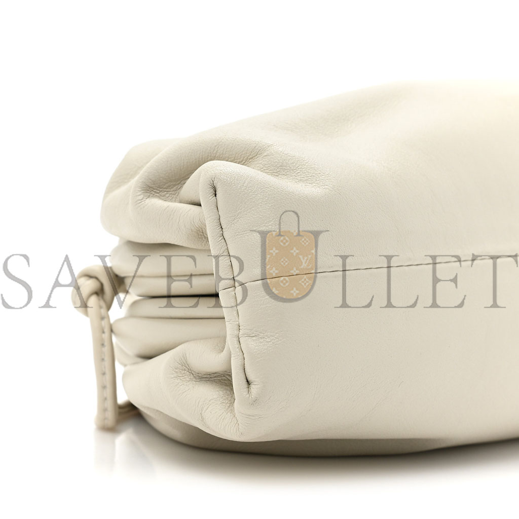 bo*te*ga Ve*ne*ta butter calfskin the mini pouch chalk (21*11*5cm)
