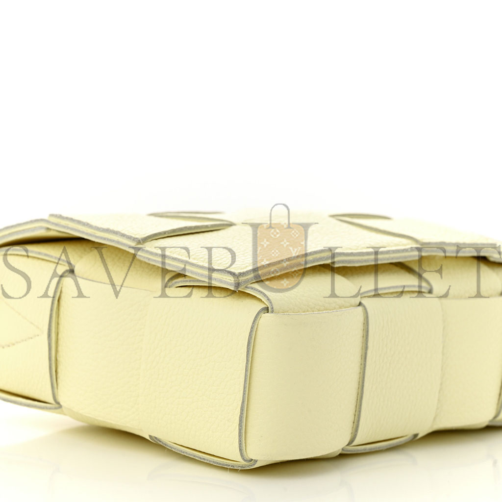 bo*te*ga Ve*ne*ta grained calfskin maxi intrecciato cassette crossbody bag ice cream (23*15*5.5cm)