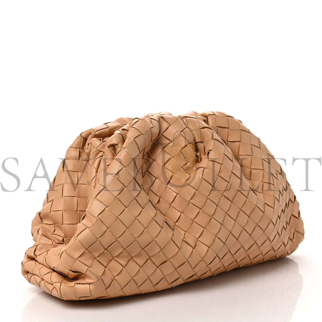 bo*te*ga Ve*ne*ta nappa maxi intrecciato the pouch oversized clutch almond (38*22*8cm)