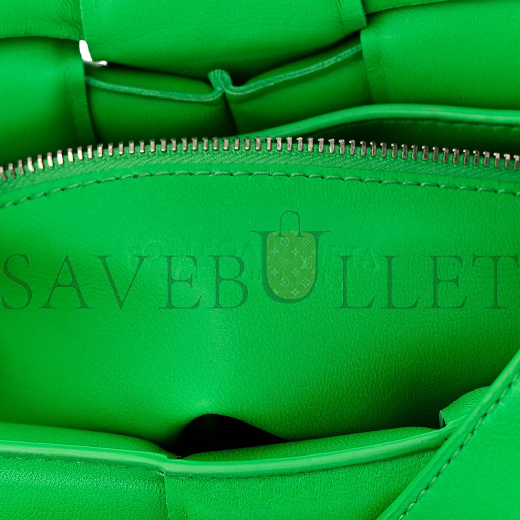 bo*te*ga Ve*ne*ta nappa maxi intreccio padded cassette crossbody bag parakeet (26*18*8cm)