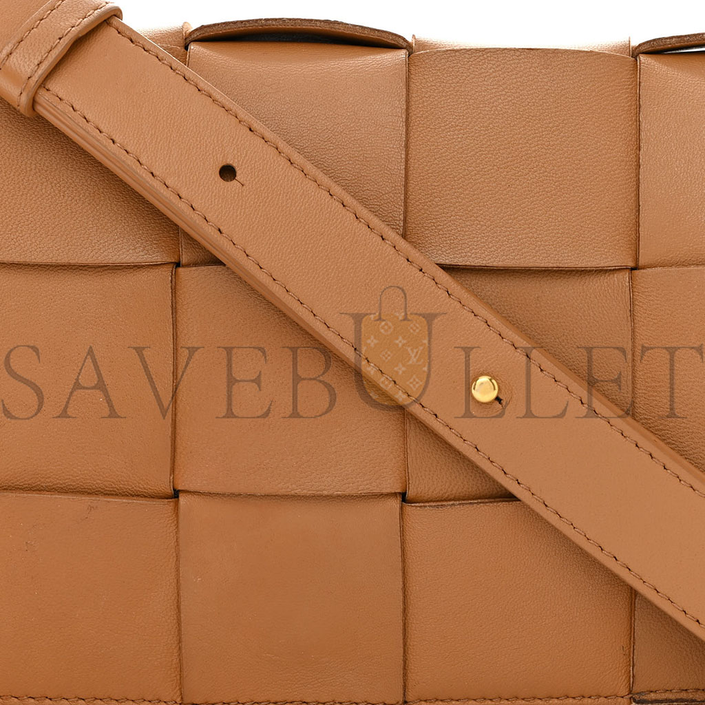 bo*te*ga Ve*ne*ta nappa maxi intreccio cassette bag almond (23*15*5.5cm)