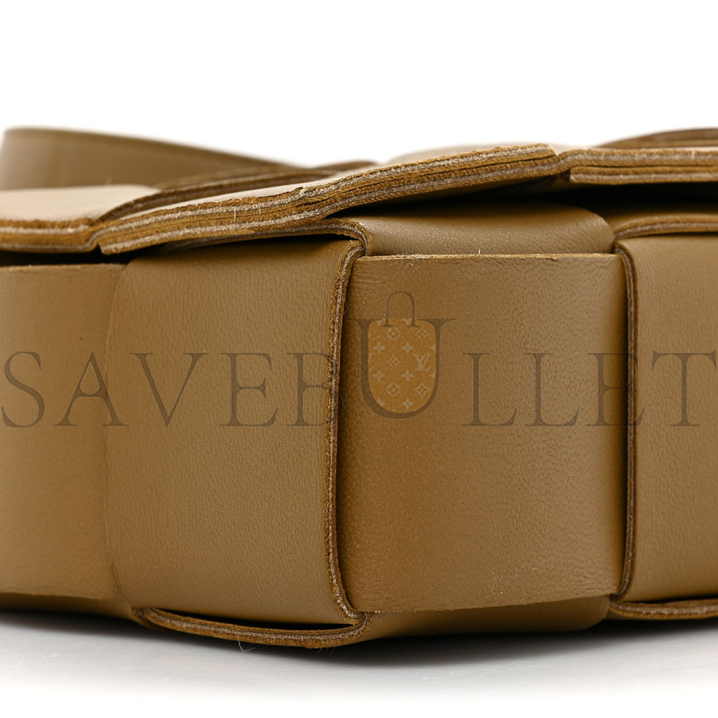 bo*te*ga Ve*ne*ta lambskin maxi intrecciato cassette crossbody bag acorn (23*15*5.5cm)