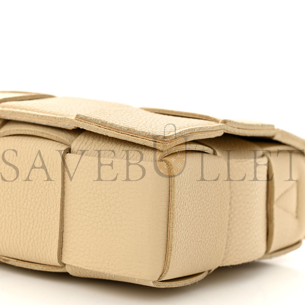 bo*te*ga Ve*ne*ta grained calfskin maxi intrecciato cassette crossbody bag porridge (23*15*5.5cm)