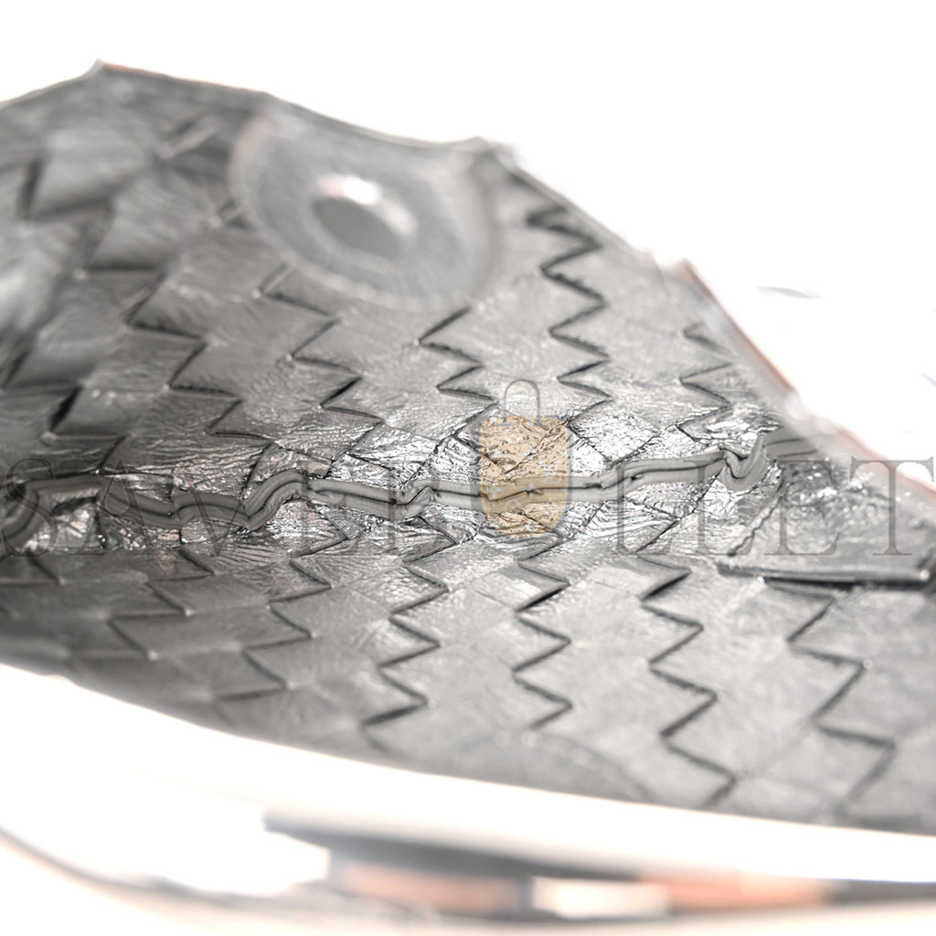 bo*te*ga Ve*ne*ta mirror laminated nappa intrecciato mini sardine bag silver (20*14*3cm)
