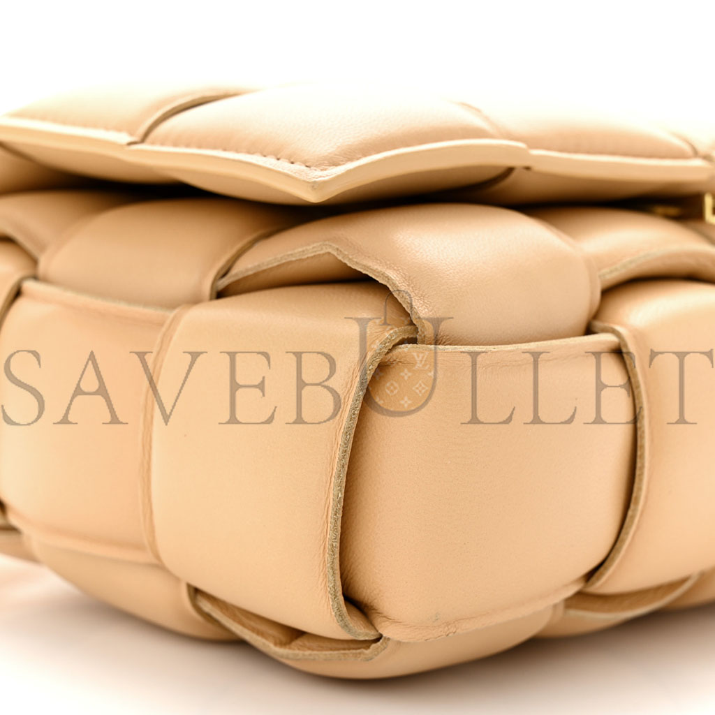 bo*te*ga Ve*ne*ta nappa maxi intrecciato padded cassette crossbody bag almond (26*18*8cm)
