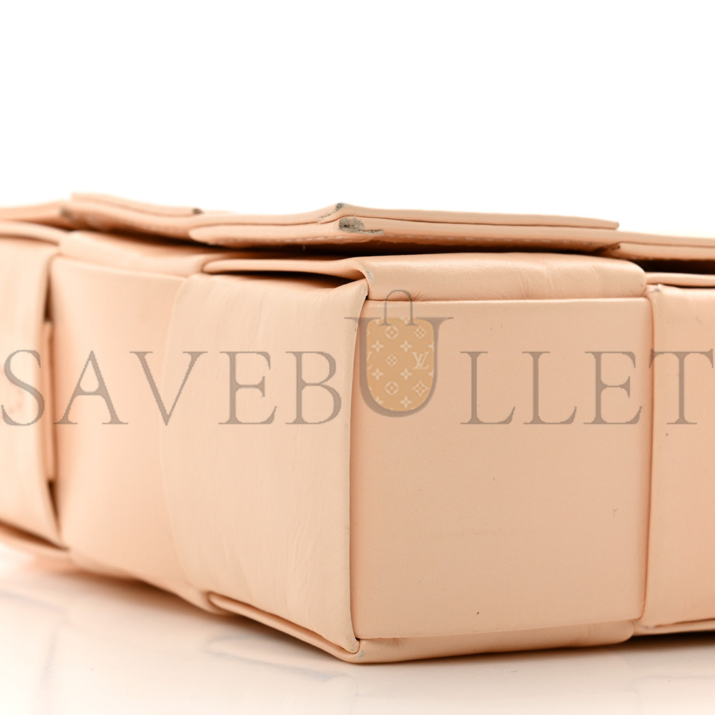 bo*te*ga Ve*ne*ta paper calfskin maxi intrecco cassette crossbody bag melon wash (23*15*5.5cm)