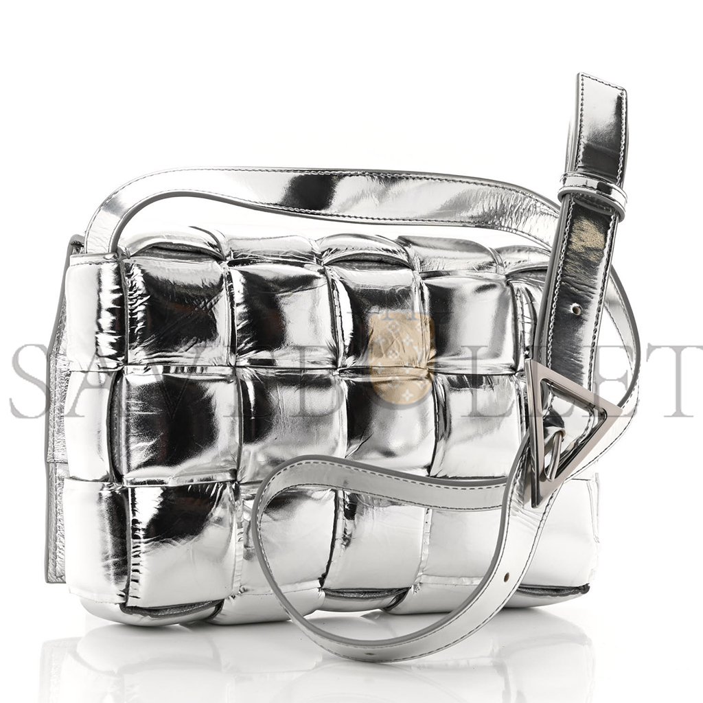 bo*te*ga Ve*ne*ta metallic lambskin padded cassette crossbody bag silver (26*18*8cm)
