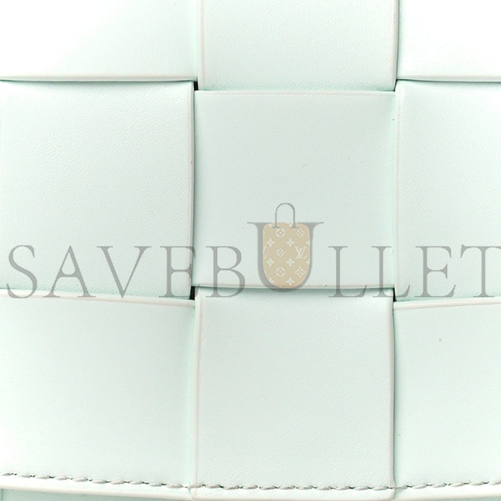 bo*te*ga Ve*ne*ta lambskin maxi intrecciato cassette crossbody bag glacier (19*12*4cm)