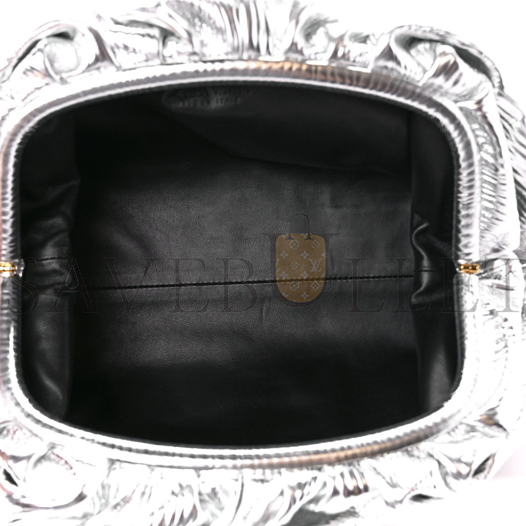 bo*te*ga Ve*ne*ta metallic bark calfskin embossed the pouch oversized clutch silver (37*19*12cm)