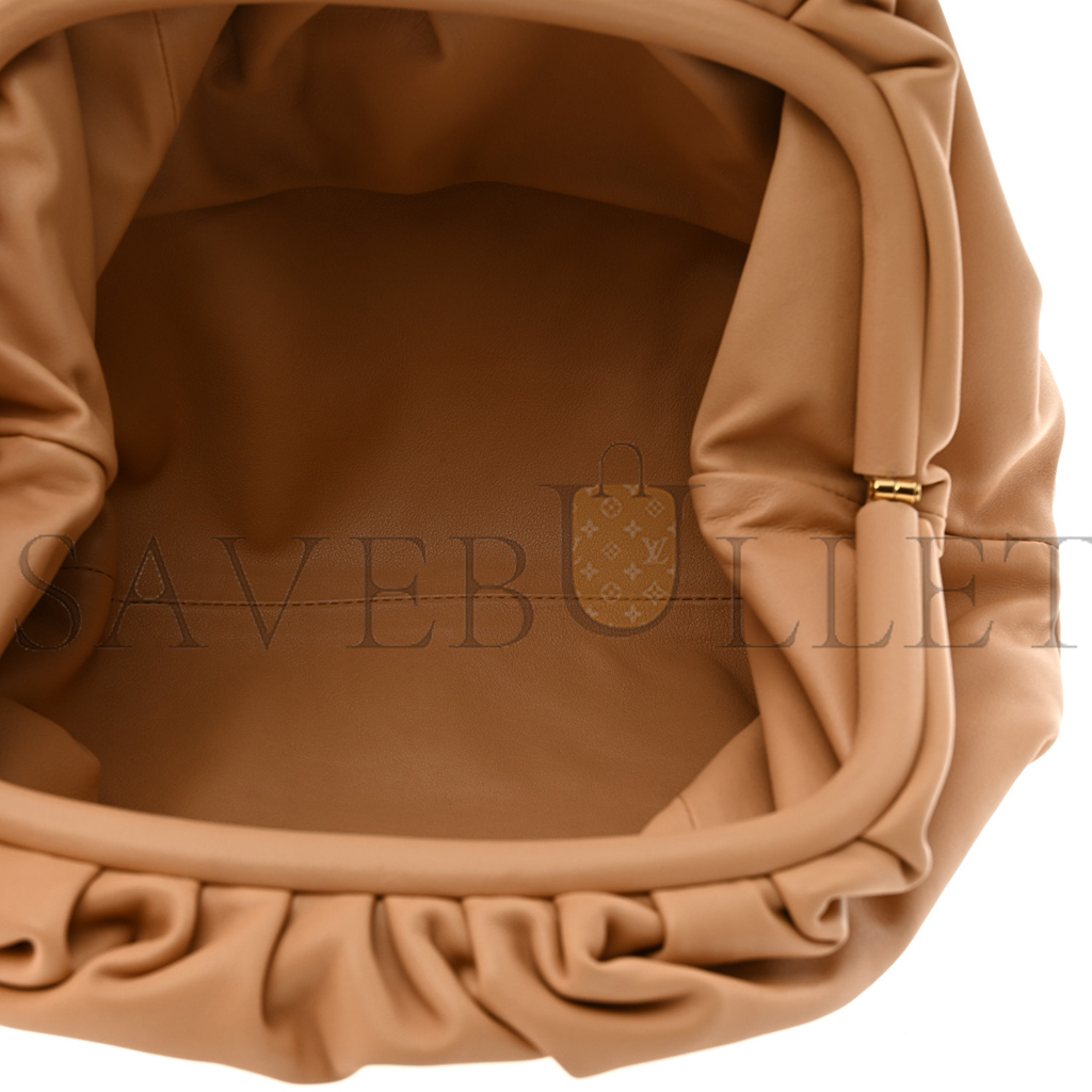 bo*te*ga Ve*ne*ta calfskin teen pouch almond (31*15*6cm)
