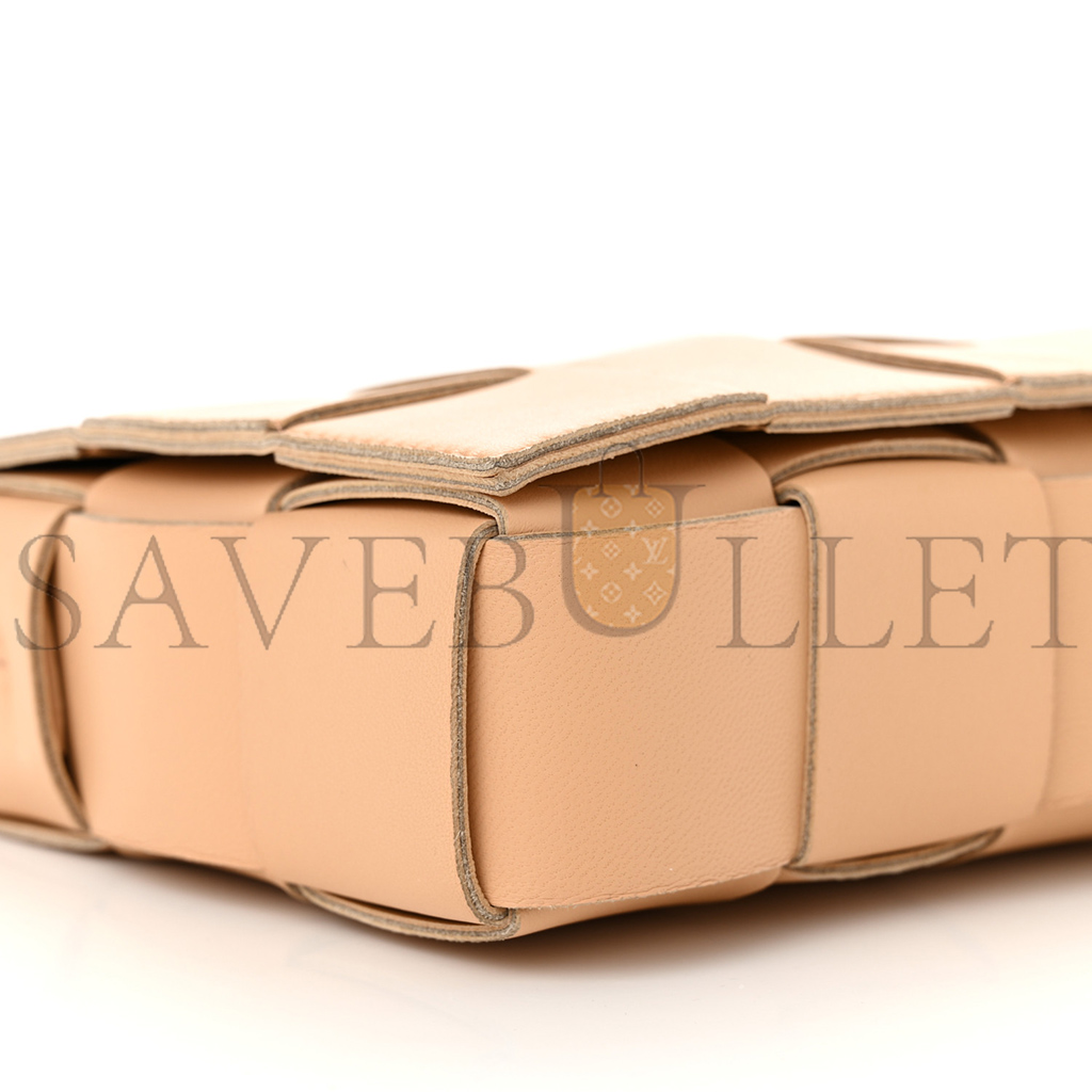 bo*te*ga Ve*ne*ta lambskin maxi intrecciato cassette crossbody bag porridge (23*15*5.5cm)