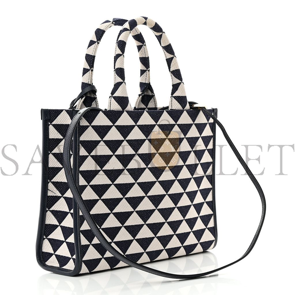 Pra*a jacquard saffiano triangolo symbole embroidered small tote baltico talco (29*22*9cm)