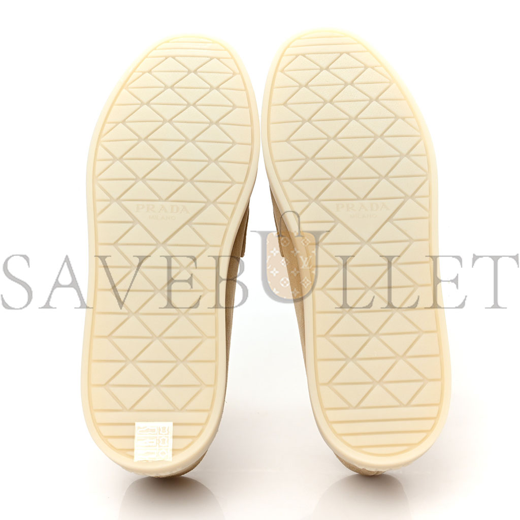 Pra*a vitello scamosciato metal triangle logo saint tropez 25mm loafers 40 ecru