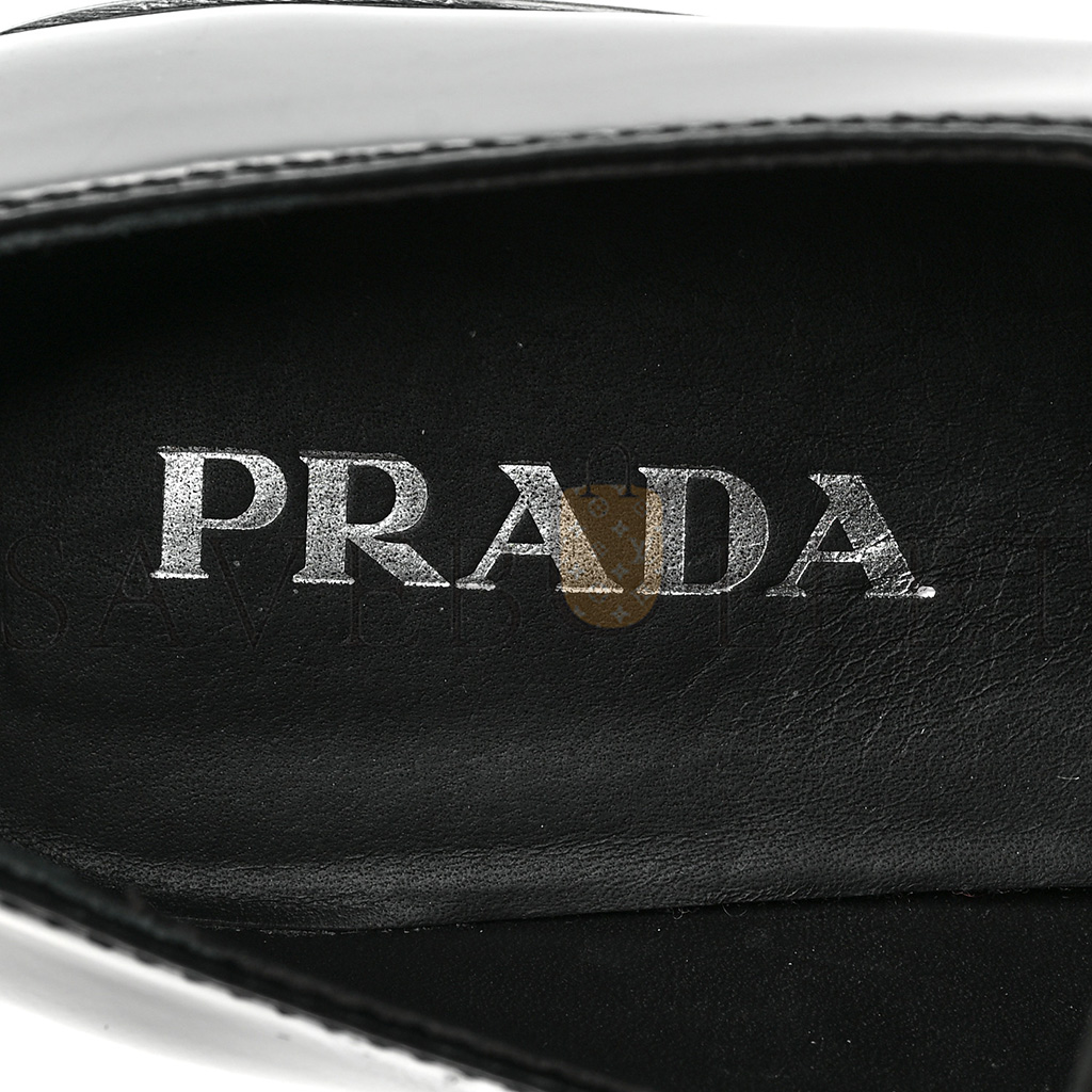 Pra*a spazzolato metal triangle logo 50mm lug sole loafers 39 black