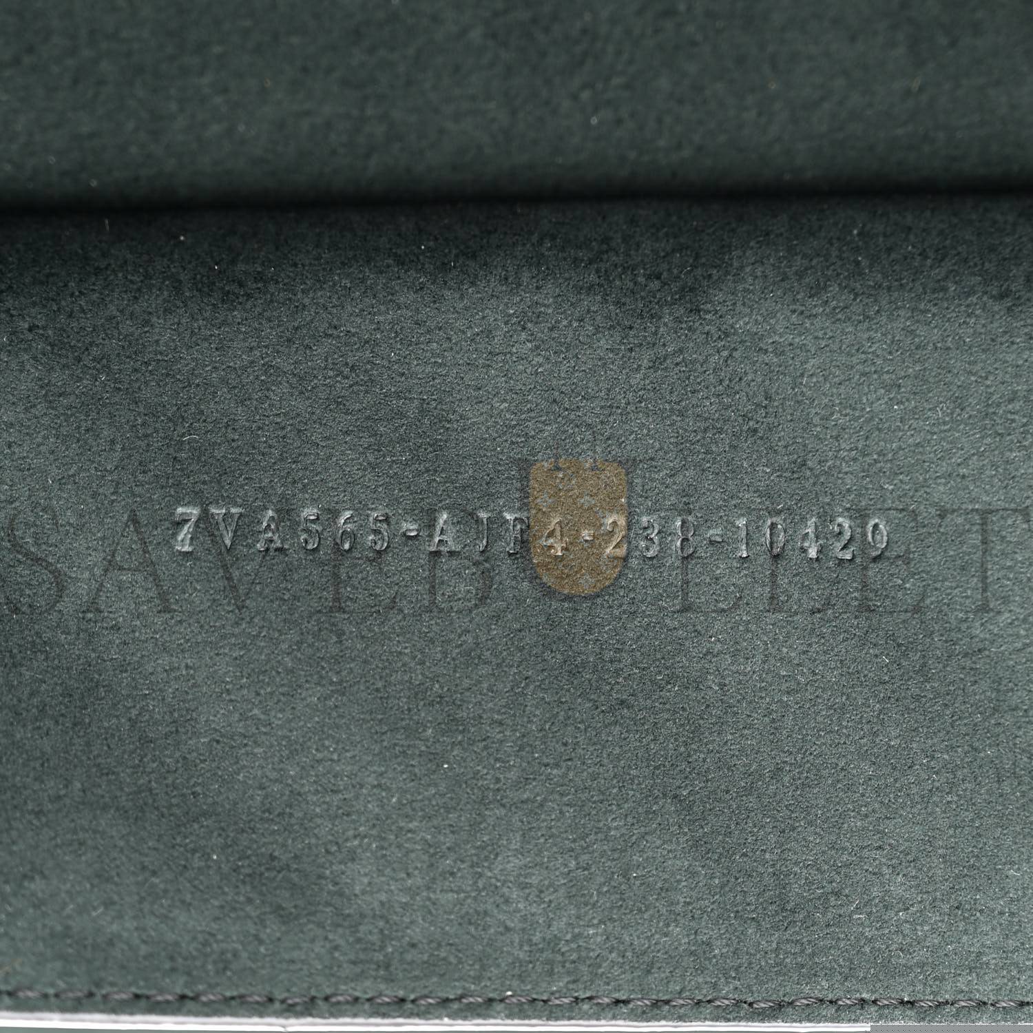 F**di vitello king ff lines embossed baguette soft trunk black (22*12*6cm)