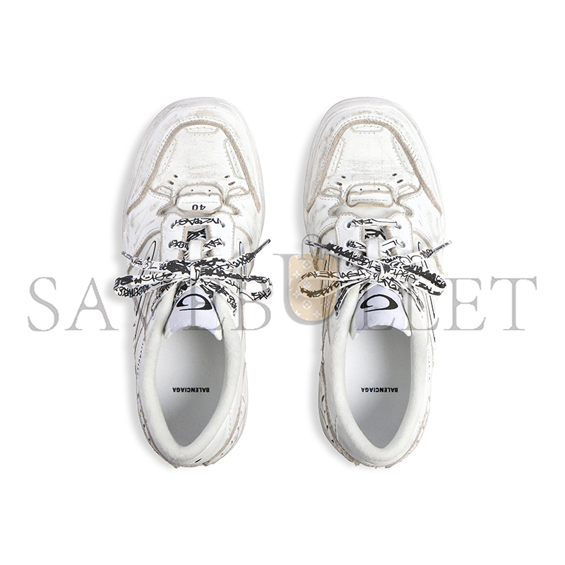 Ba1en*iaga HAMPTONS MEDIUM WORN-OUT SNEAKER IN WHITE 841763WCURS9000