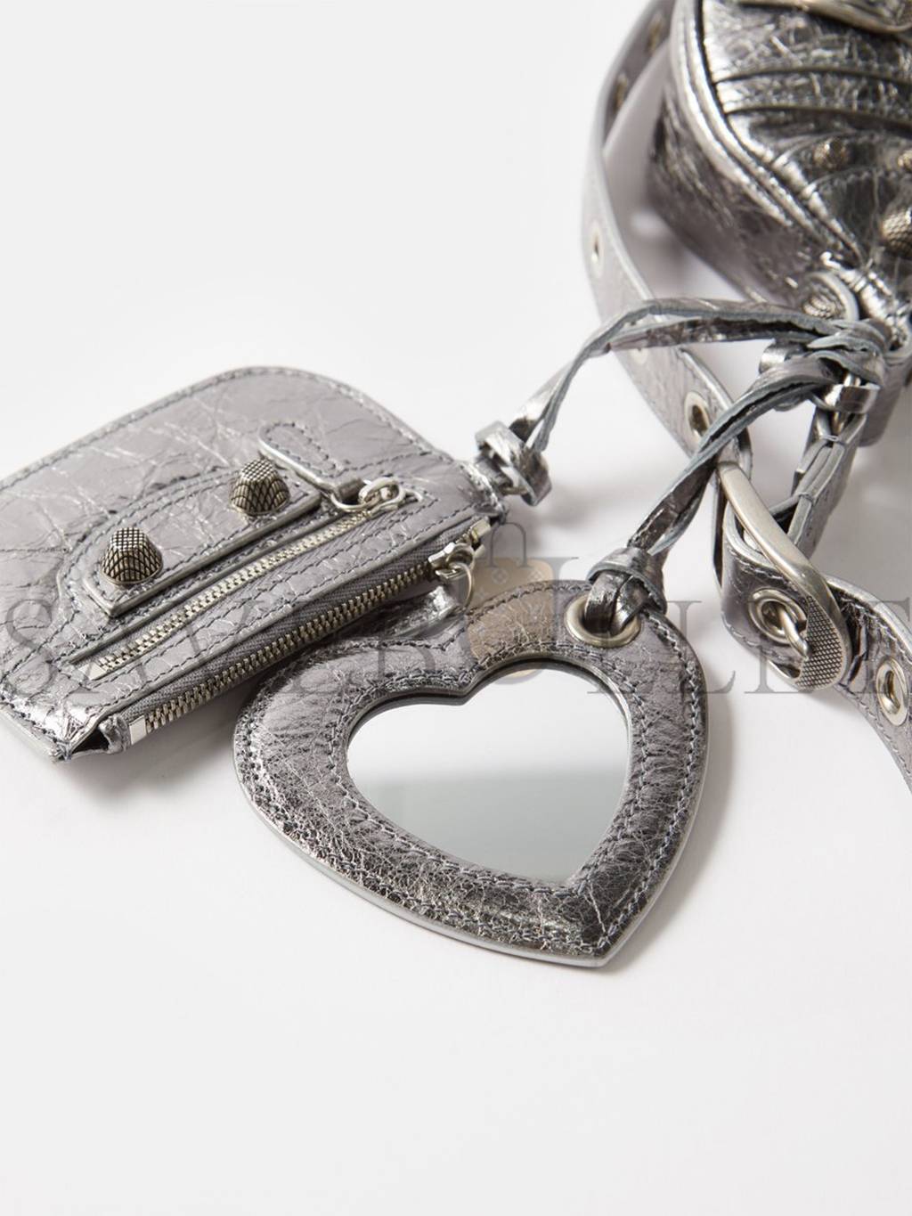 Ba*len*cia*ga silver le cagole xs leather shoulder bag matchesfashion us (26.5*11.4*7.3cm)