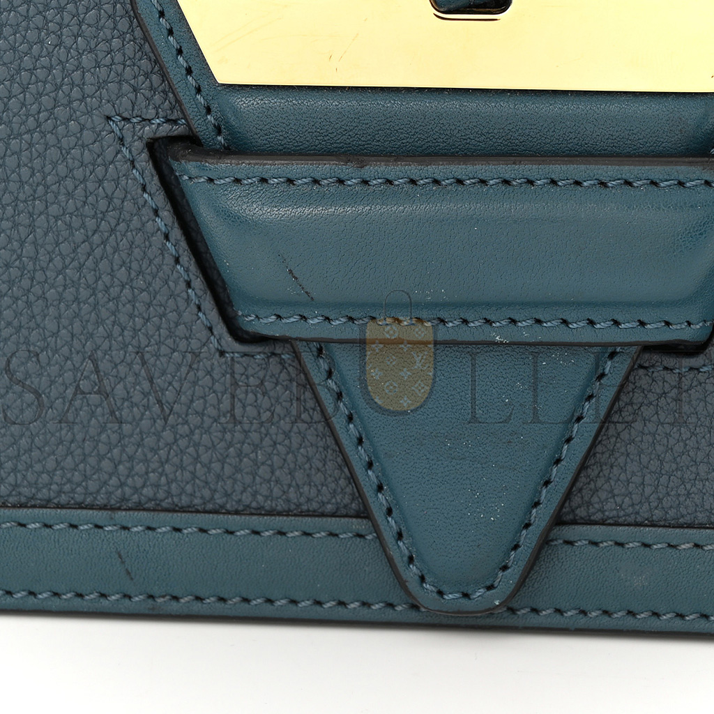 l*ew* grained calfskin medium barcelona shoulder bag indigo (23*15*8cm)