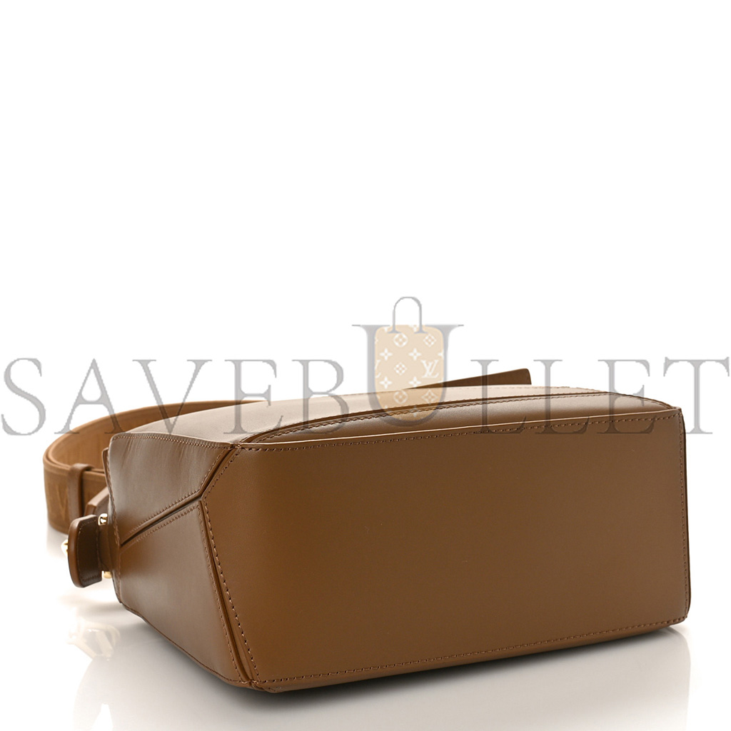 l*ew* satin calfskin monochrome small puzzle edge bag pale oak (24*16.5*10.5cm)