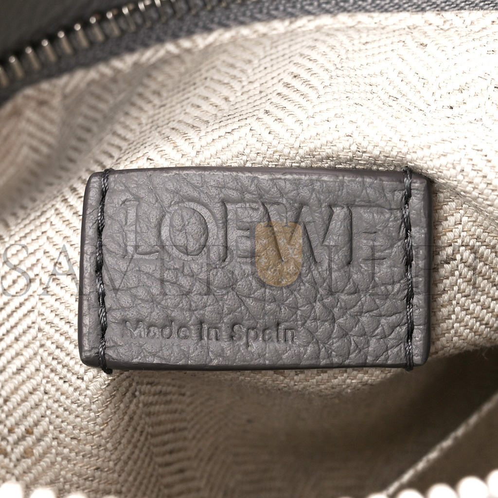 l*ew* soft grained calfskin small puzzle edge bag pearl grey (24*16.5*10.5cm)